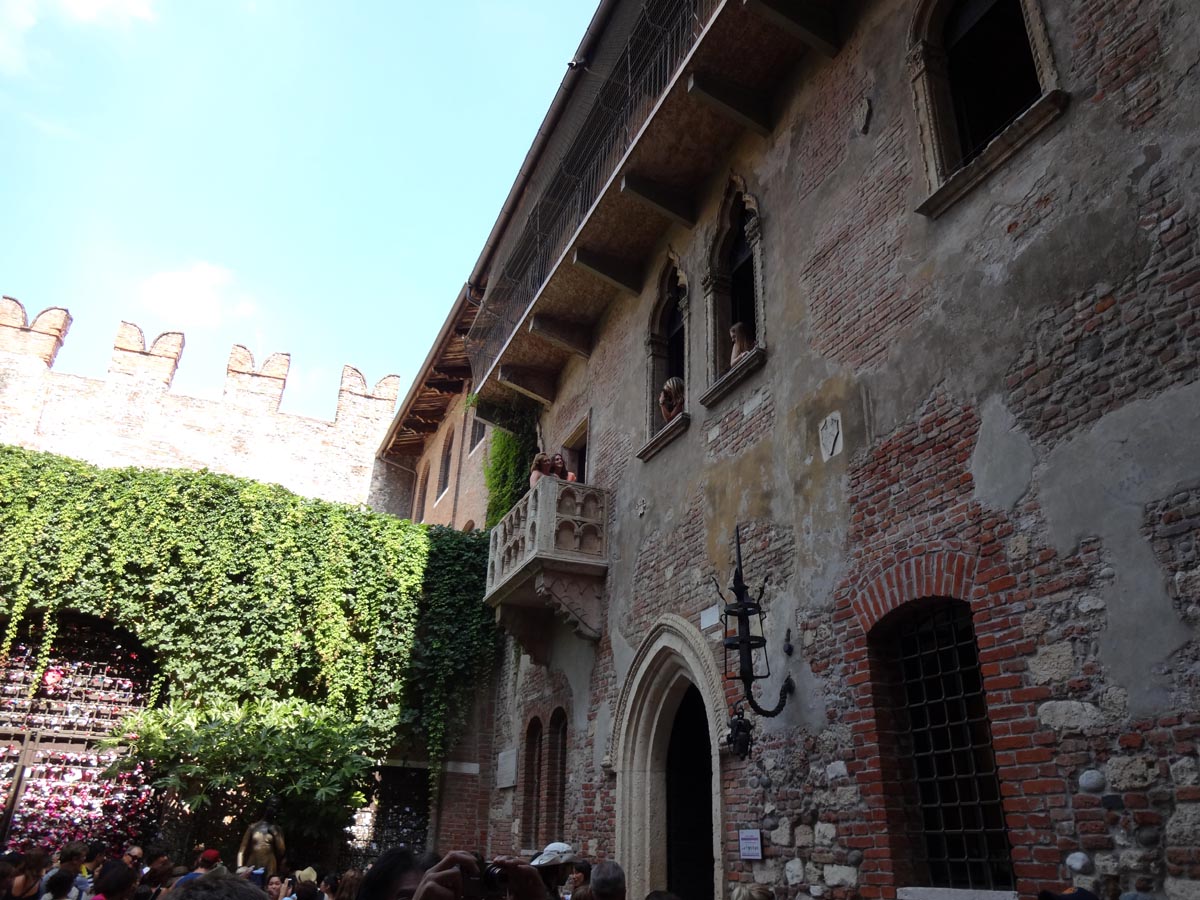 Travel-Bug Bites – Juliet’s Balcony, Verona