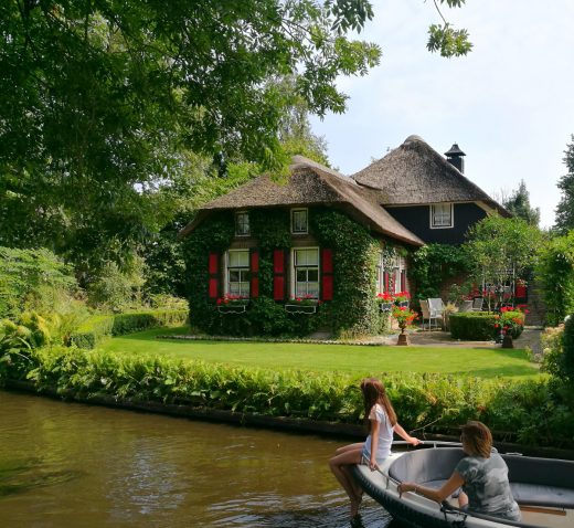 The Truth About Visiting Giethoorn - Tassie Devil Abroad