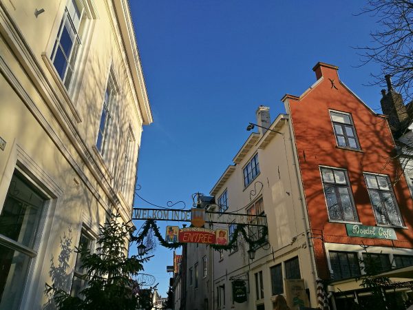 Have you heard about the Christmas Dickens Festival held every year in the Dutch town of Deventer? Find out all about it here!