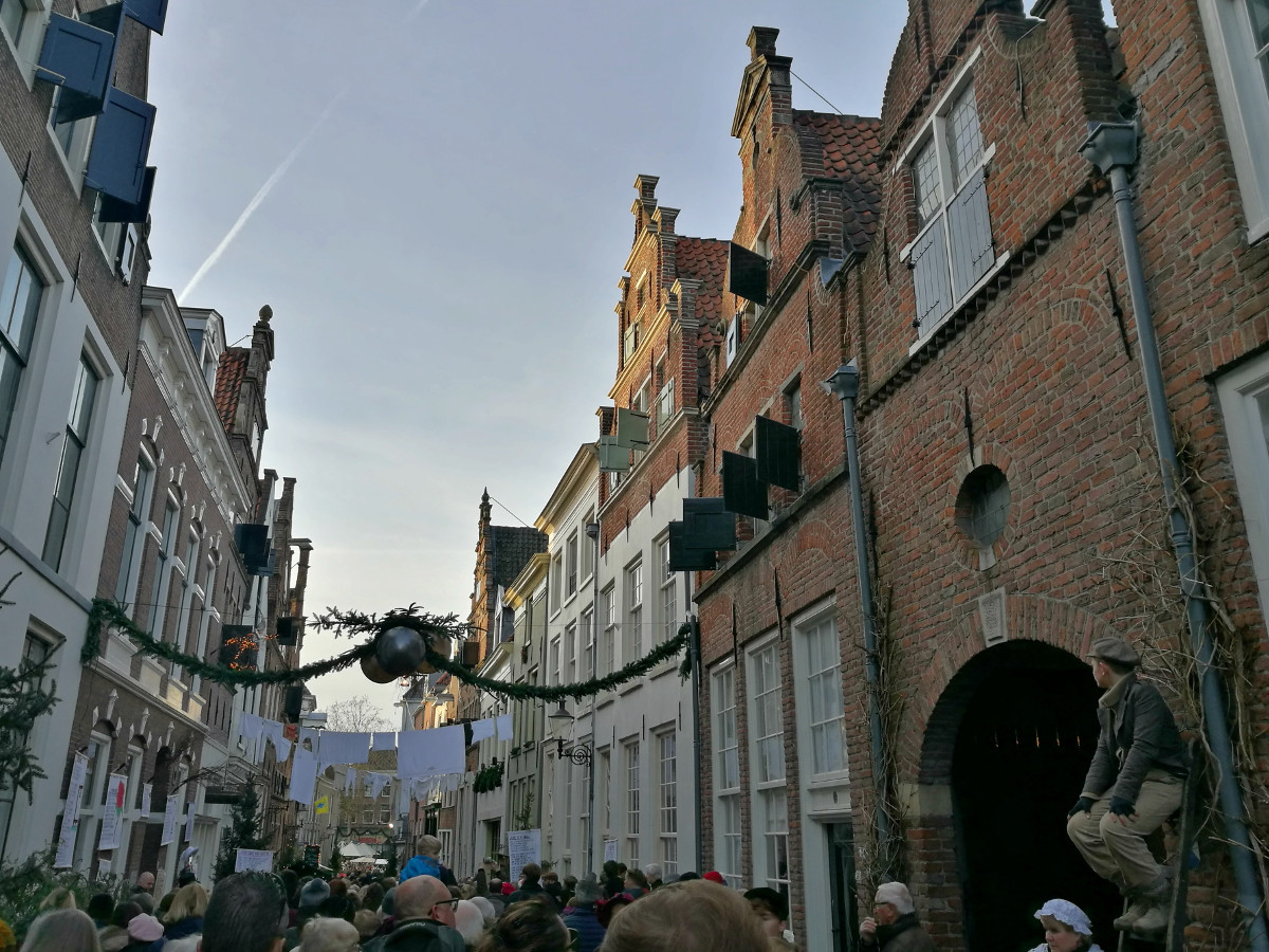 Have you heard about the Christmas Dickens Festival held every year in the Dutch town of Deventer? Find out all about it here!