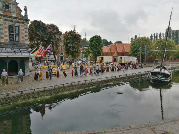 How to see the whole of Holland in one day at Madurodam! Find out all about this amazing attraction in the Hague right here. #netherlands #holland #madurodam