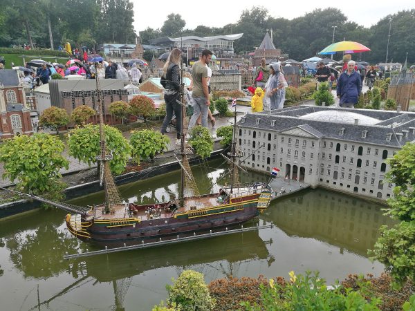 How to see the whole of Holland in one day at Madurodam! Find out all about this amazing attraction in the Hague right here. #netherlands #holland #madurodam