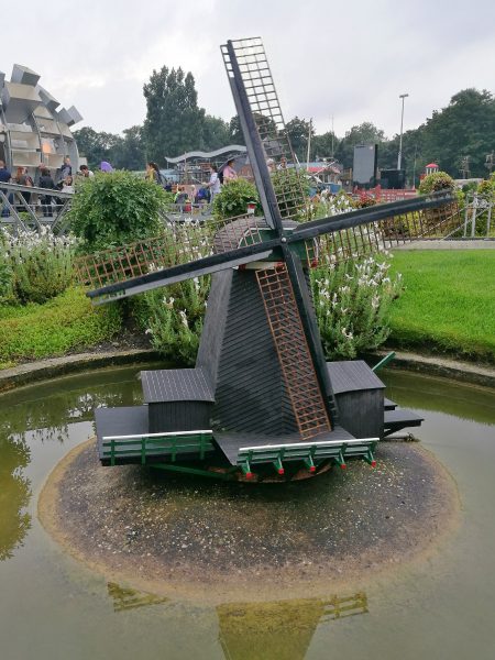 How to see the whole of Holland in one day at Madurodam! Find out all about this amazing attraction in the Hague right here. #netherlands #holland #madurodam