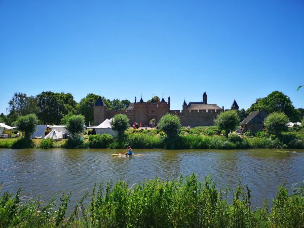 Like castles? Read on to find out about the Dutch Doornenburg Castle and the recreated battle for Doornenburg! A perfect day out for kids and history buffs.