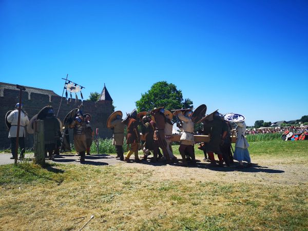 Like castles? Read on to find out about the Dutch Doornenburg Castle and the recreated battle for Doornenburg! A perfect day out for kids and history buffs.