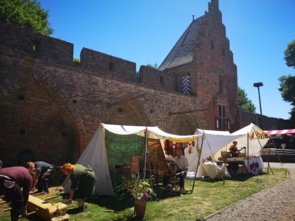 Like castles? Read on to find out about the Dutch Doornenburg Castle and the recreated battle for Doornenburg! A perfect day out for kids and history buffs.