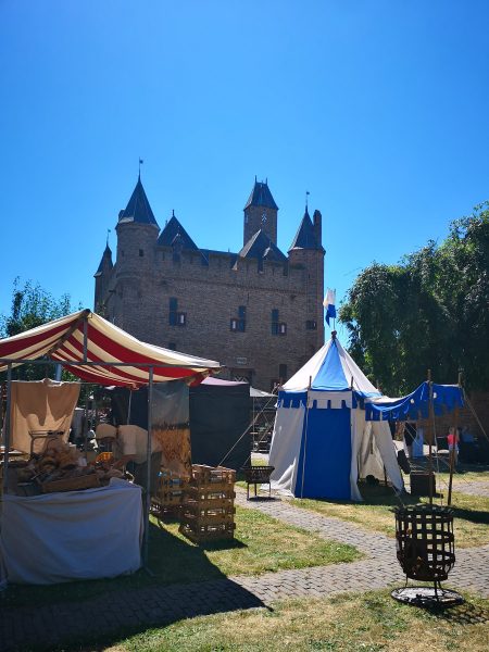 Like castles? Read on to find out about the Dutch Doornenburg Castle and the recreated battle for Doornenburg! A perfect day out for kids and history buffs.