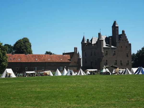 Like castles? Read on to find out about the Dutch Doornenburg Castle and the recreated battle for Doornenburg! A perfect day out for kids and history buffs.