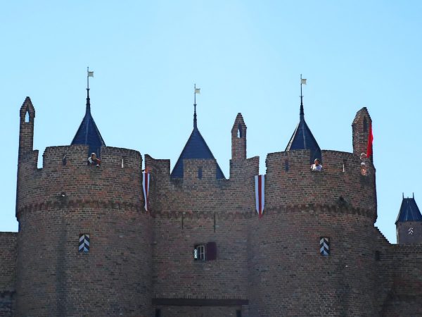 Like castles? Read on to find out about the Dutch Doornenburg Castle and the recreated battle for Doornenburg! A perfect day out for kids and history buffs.