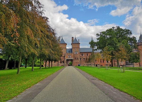 Everything you need to know about visiting Castle de Haar, the prettiest castle in the Netherlands!