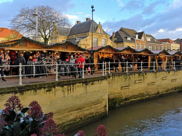 Valkenburg is the Christmas city of the Netherlands! Find out all about visiting this magical Dutch Christmas town (featuring Christmas markets in caves from Roman-times!) here. 