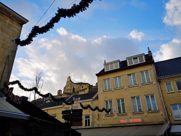 Valkenburg is the Christmas city of the Netherlands! Find out all about visiting this magical Dutch Christmas town (featuring Christmas markets in caves from Roman-times!) here.