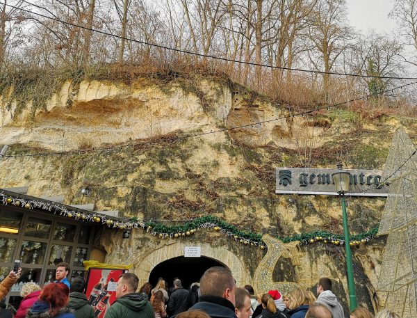 Valkenburg is the Christmas city of the Netherlands! Find out all about visiting this magical Dutch Christmas town (featuring Christmas markets in caves from Roman-times!) here. 