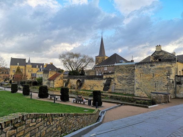 Valkenburg is the Christmas city of the Netherlands! Find out all about visiting this magical Dutch Christmas town (featuring Christmas markets in caves from Roman-times!) here. 