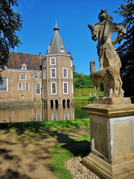 Visiting Kasteel Het Nijenhuis and the amazing sculpture garden near Zwolle.