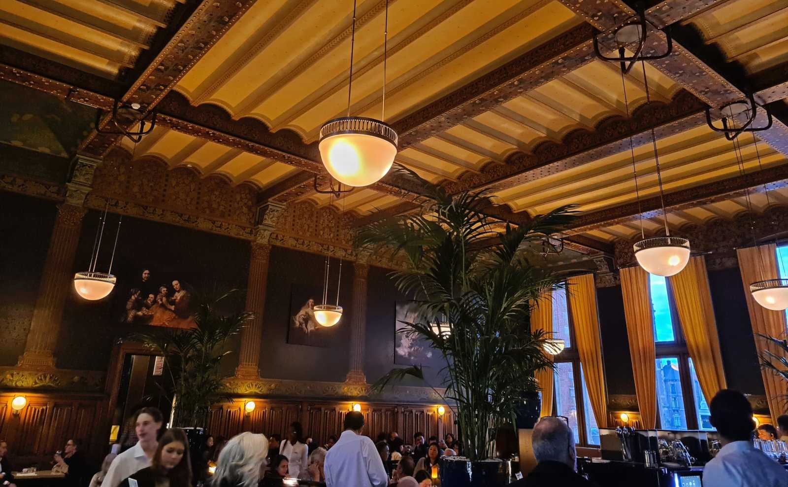 Inside Grand Cafe Restaurant 1e Klas in Amsterdam Centraal station.