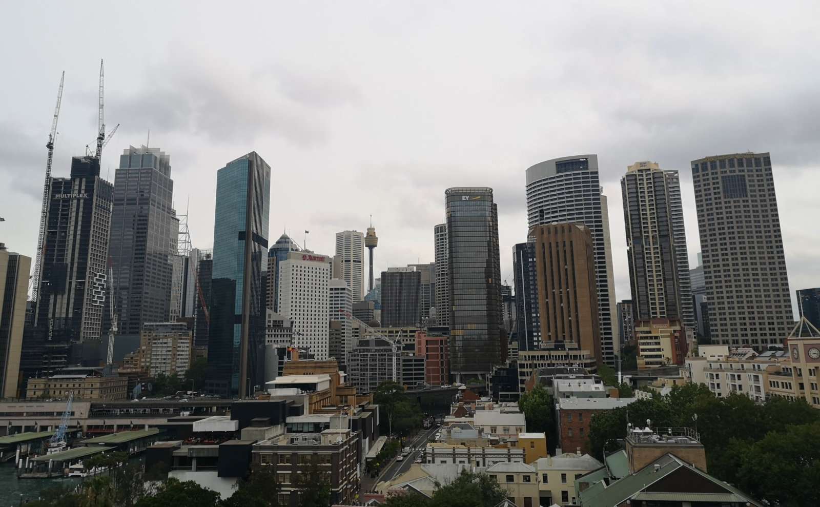 Macquarie street Sydney city centre and high rise tower buildings on  Macquarie street,Sydney,Australia Stock Photo - Alamy